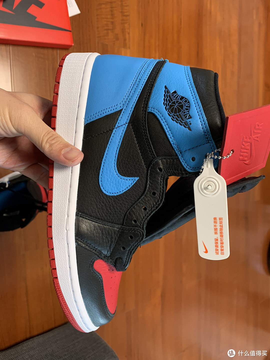 AJ1 反转警灯 Air Jordan 1 WMNS “UNC To Chicago”