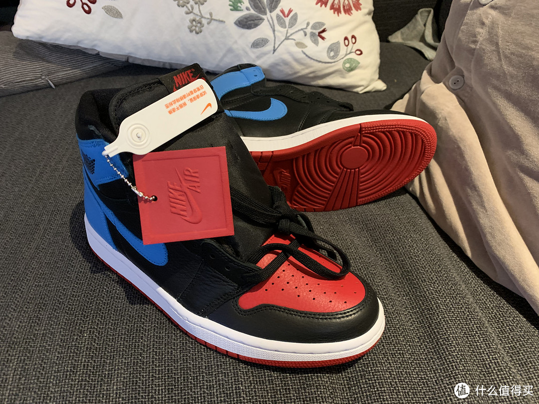 AJ1 反转警灯 Air Jordan 1 WMNS “UNC To Chicago”