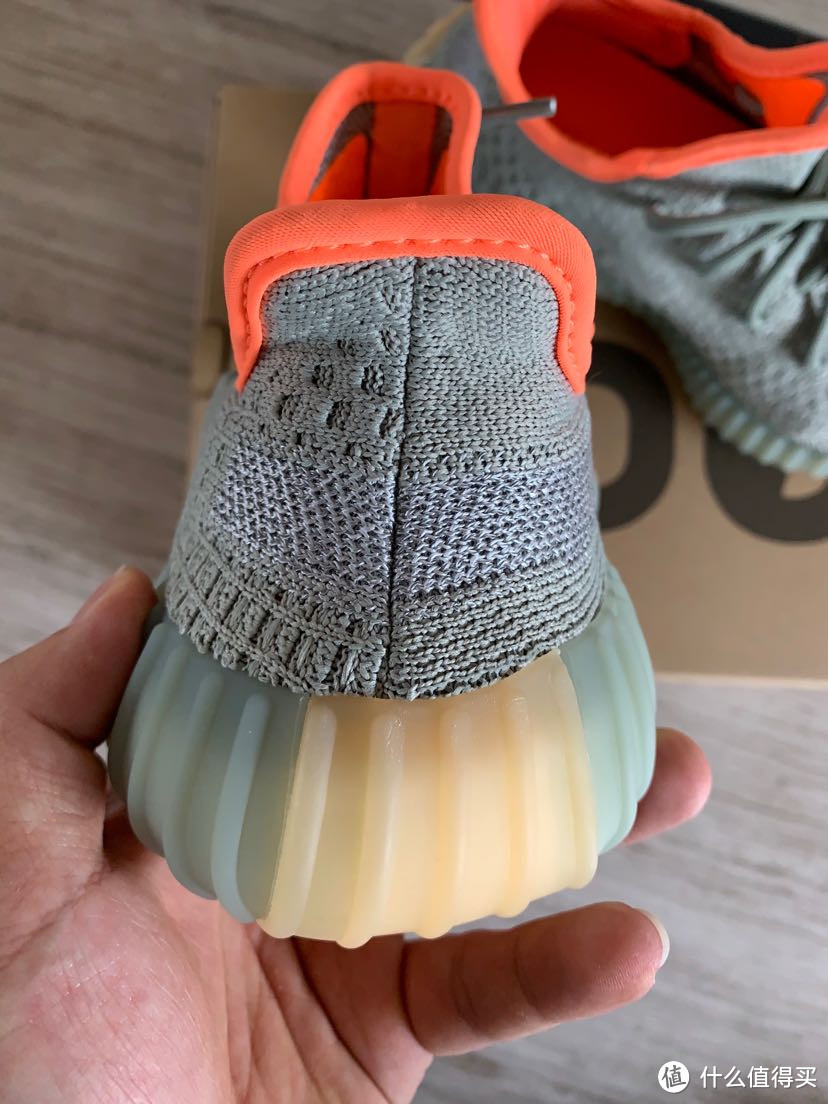 适合夏天的Yeezy 350 Desert Sage 侧透满天星