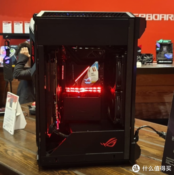 11°自然倾角、集成OLED屏：华硕 ROG Z11 迷你ITX机箱低调上线官网