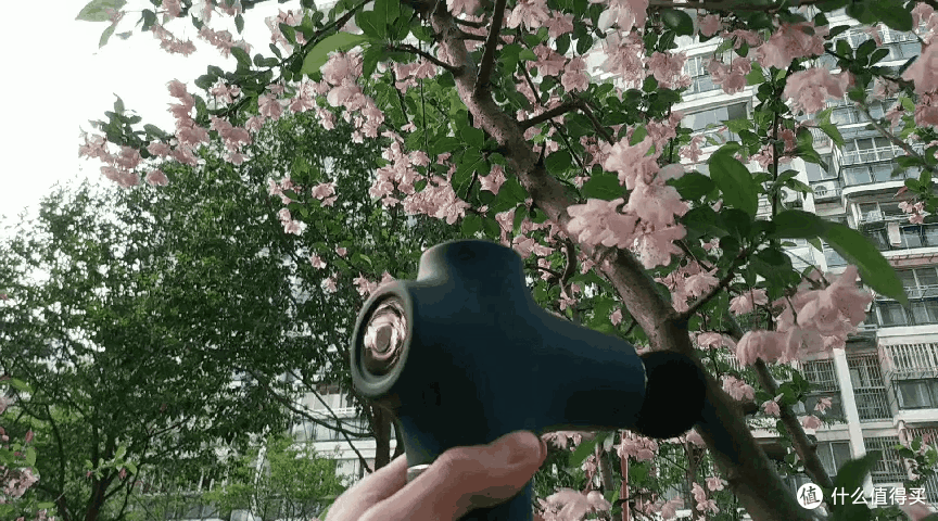 靠颜值和小巧便携取胜的X-KEY筋膜枪