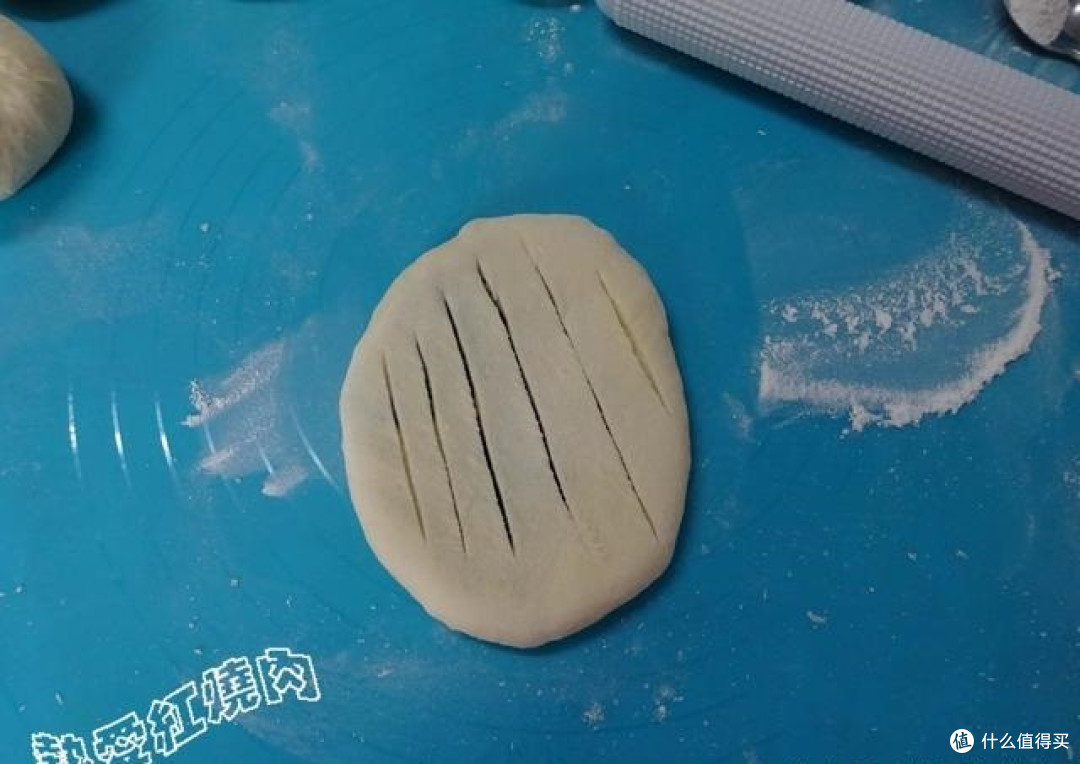 还没想好明天孩子早饭吃啥吗?赶紧动手和面做这个小面包吧!