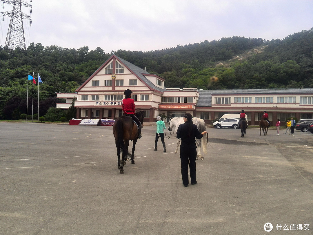 两个大男孩的快乐——大连女骑警基地一日游（大连最容易被忽视的旅游景点，有美丽的骑警小姐姐哦）