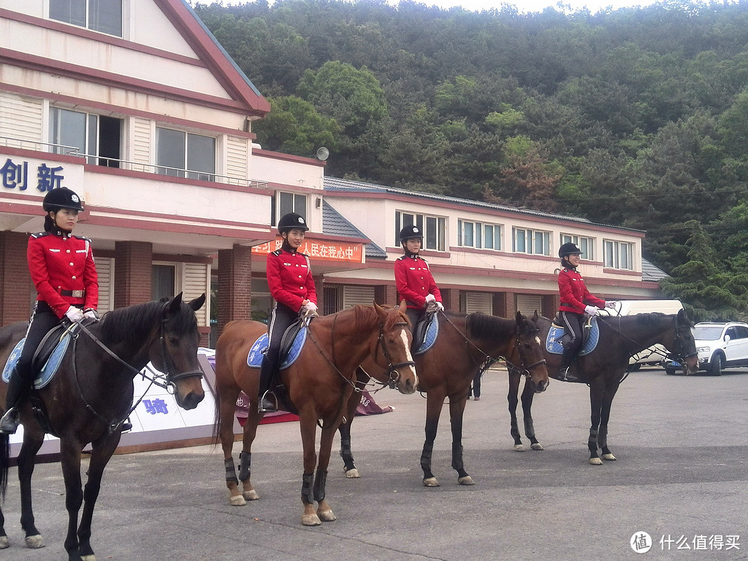 两个大男孩的快乐——大连女骑警基地一日游（大连最容易被忽视的旅游景点，有美丽的骑警小姐姐哦）