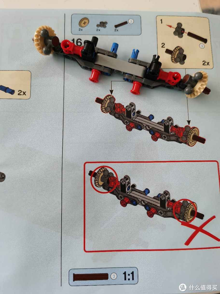 前悬挂,这个地方有一个比较有意思的点,是使用了差速器内的齿轮,用来