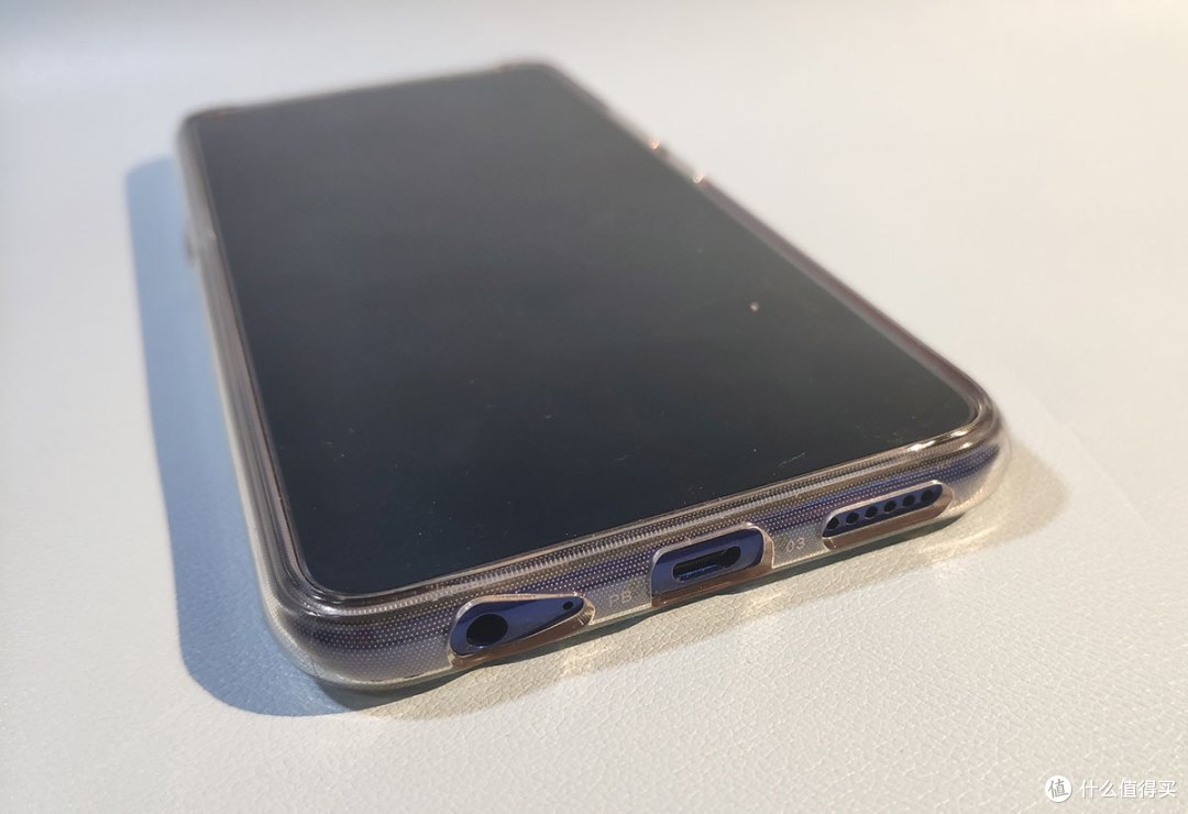 “小学生”的千元机选择,vivo Z5x 极点屏手机
