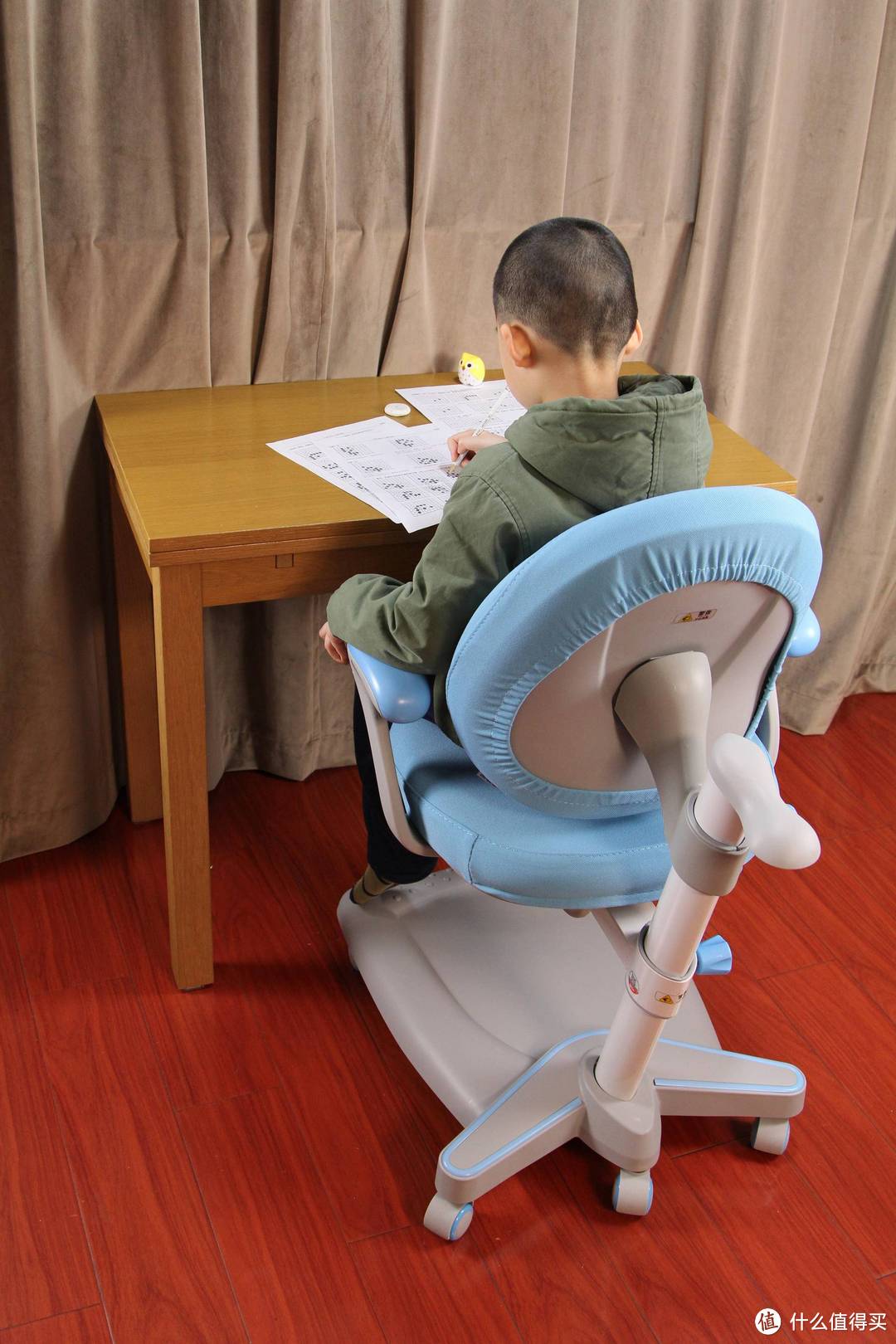 学习课桌能不急，学习座椅必须有——西昊（SIHOO）儿童学习椅