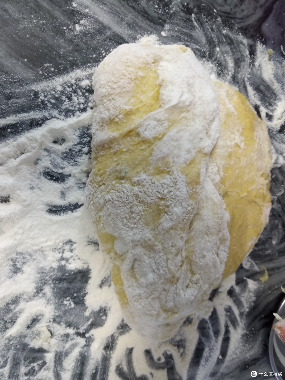 闲着无事，来做个电饭煲就能变出来的拉丝南瓜面包
