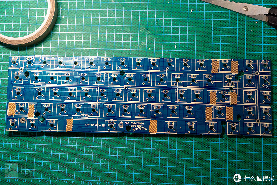 贴特氟龙的地方pcb都给你标出来了