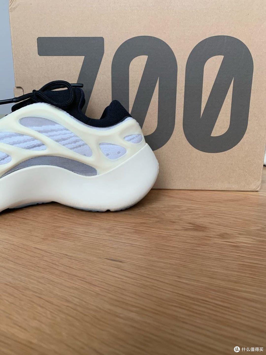 这也太帅了吧!Yeezy 700v3异形开箱 海淘苦等数月
