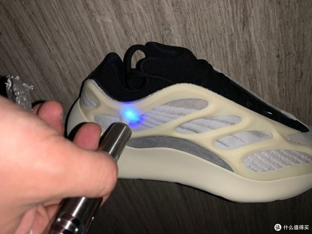 这也太帅了吧!Yeezy 700v3异形开箱 海淘苦等数月