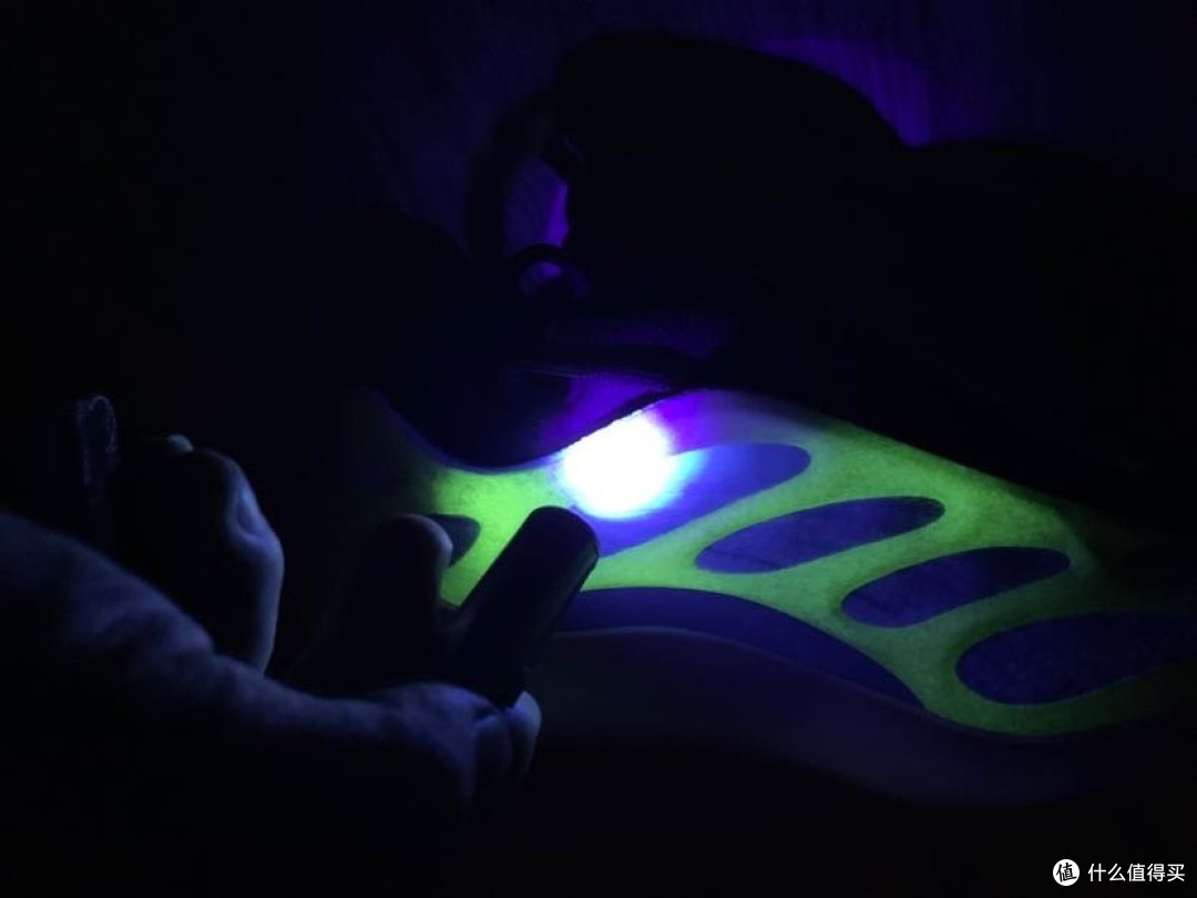 这也太帅了吧!Yeezy 700v3异形开箱 海淘苦等数月