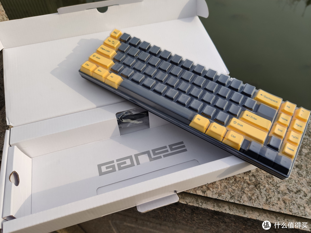 机械键盘中的小高达——GANSS ALT 71D 墨石金双模机械键盘