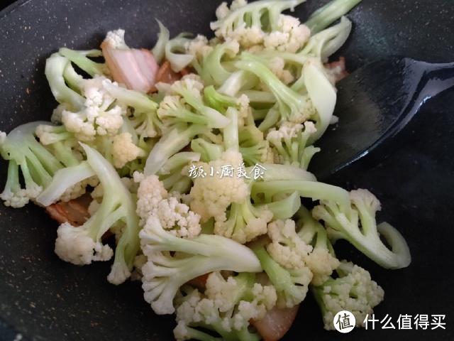 菜花最好吃的做法,这么做一次一大盘都不够吃,解馋又好吃!