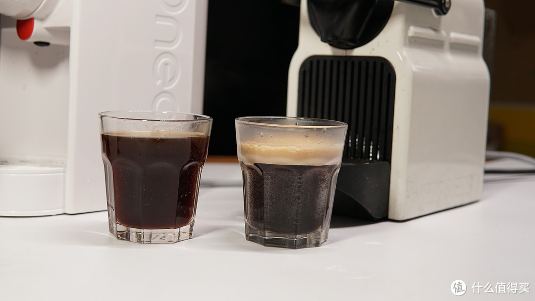 这是两台机器各自完成的咖啡对比