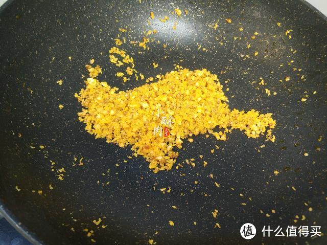 大虾别再白灼了，做一盘避风塘炒虾，又香又脆，好吃到停不下来