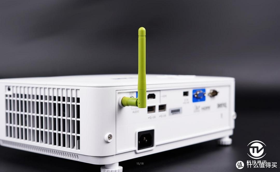 谁是中型会议室投屏专家?明基E582 VS 爱普生CB-U05 PK揭晓