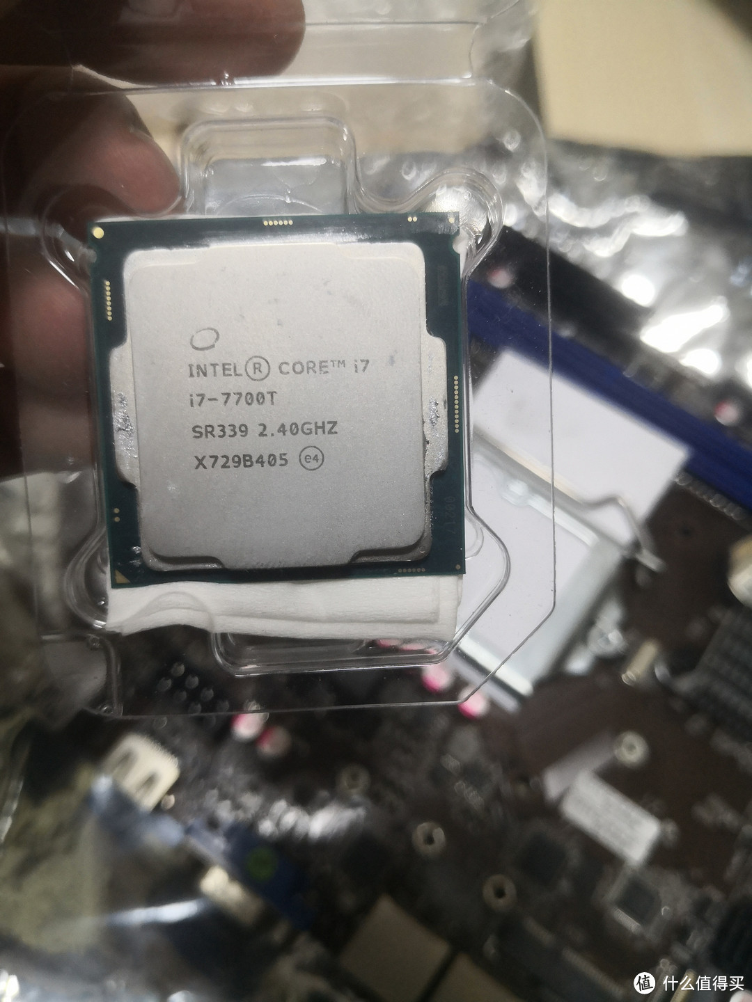 ES测试版CPU  VS i3 8100 怎么选？