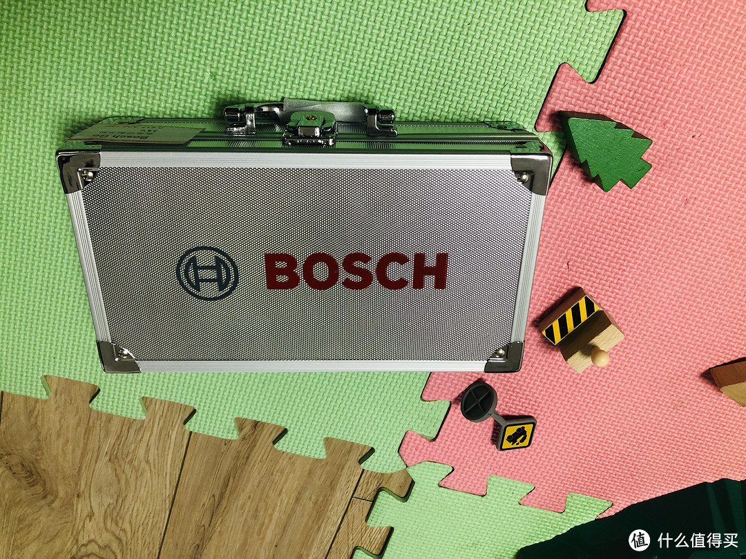 精巧灵动的值得买站内名物—BOSCH GO 2代电动螺丝刀铝合金尊享版，事半功倍的生活利器