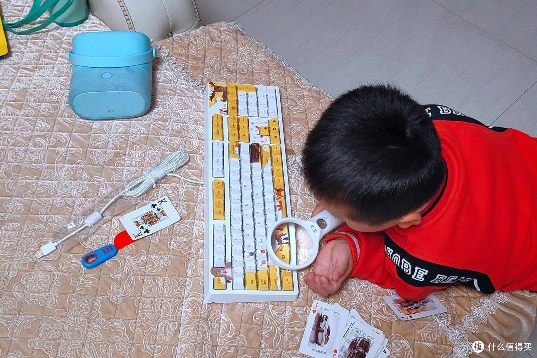 黑爵毛茸茸机械键盘:本来送媳妇的礼物,却成了儿子的玩具
