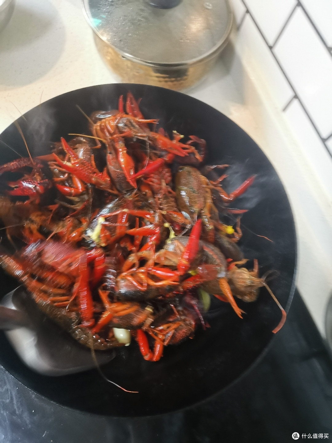 满足一家人口腹之欲的麻辣小龙虾