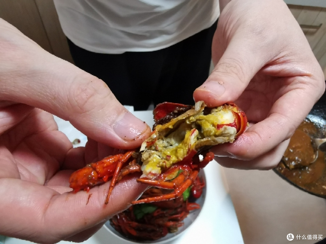 满足一家人口腹之欲的麻辣小龙虾
