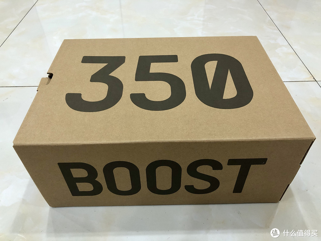 鞋盒正面：350+BOOST