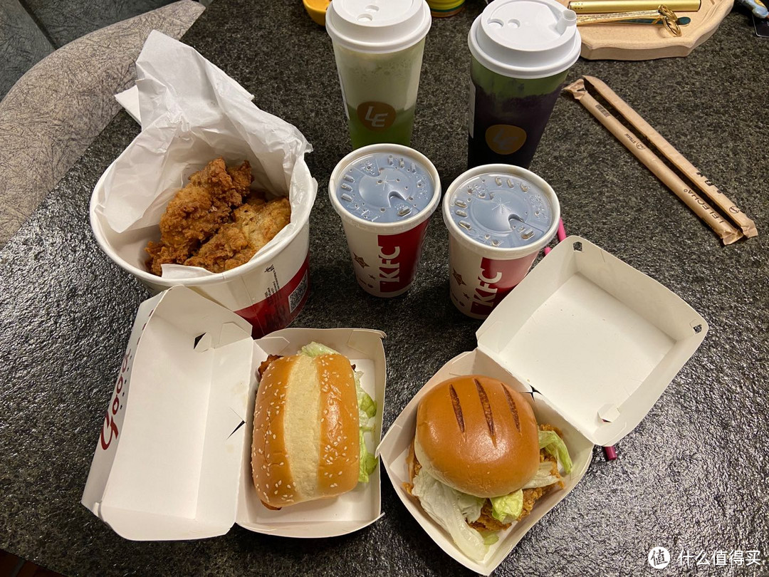 不知道买什么喝？星爸爸、瑞幸、KFC、贝纳颂、汉口二厂粉色樱花季限定饮品推荐！