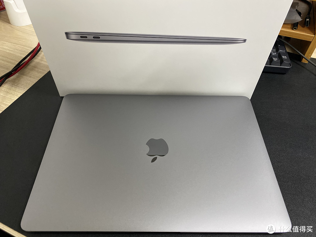 2020款MacBook Air 深空灰简单开箱与iPad Pro对比感受