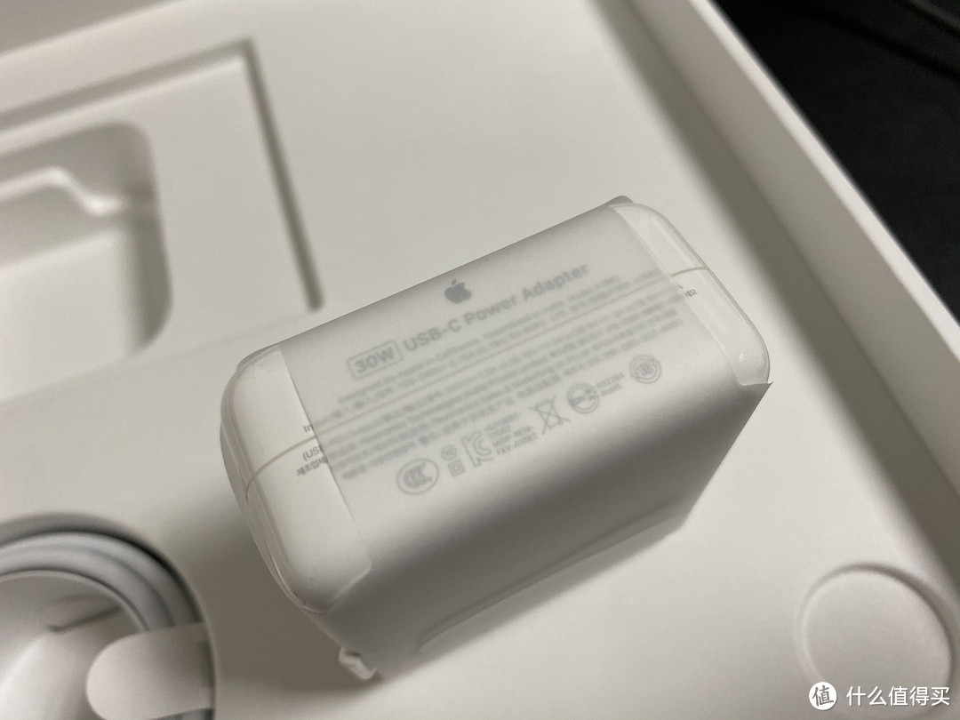 2020款MacBook Air 深空灰简单开箱与iPad Pro对比感受