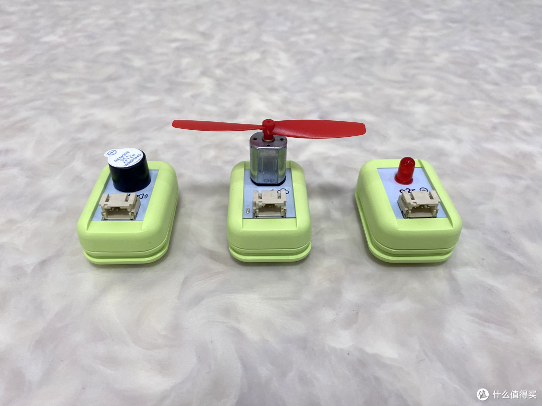 动脑又动手的编程玩具!DFRobot 造物粒子积木百宝盒给孩子一次编程初体验