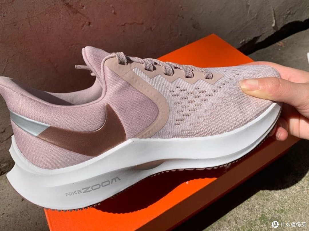 NIke 跑鞋ZOOM WINFLO 6系列 第一次开箱测评加跑后感。
