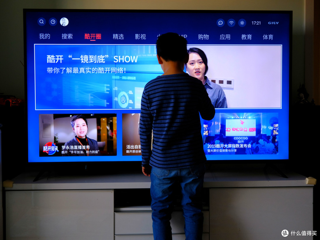 小客厅放75英寸的电视是什么体验