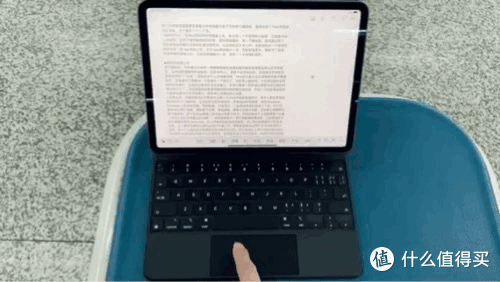 ▲需要二次滑动呼出悬浮多任务（GIF）