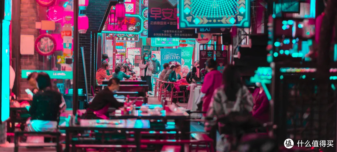 没在夜市里混过，那就是白去成都了