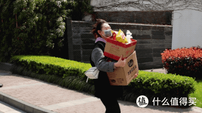 这间默默扎根社区的外国超市,简直是贫民窟女孩之光