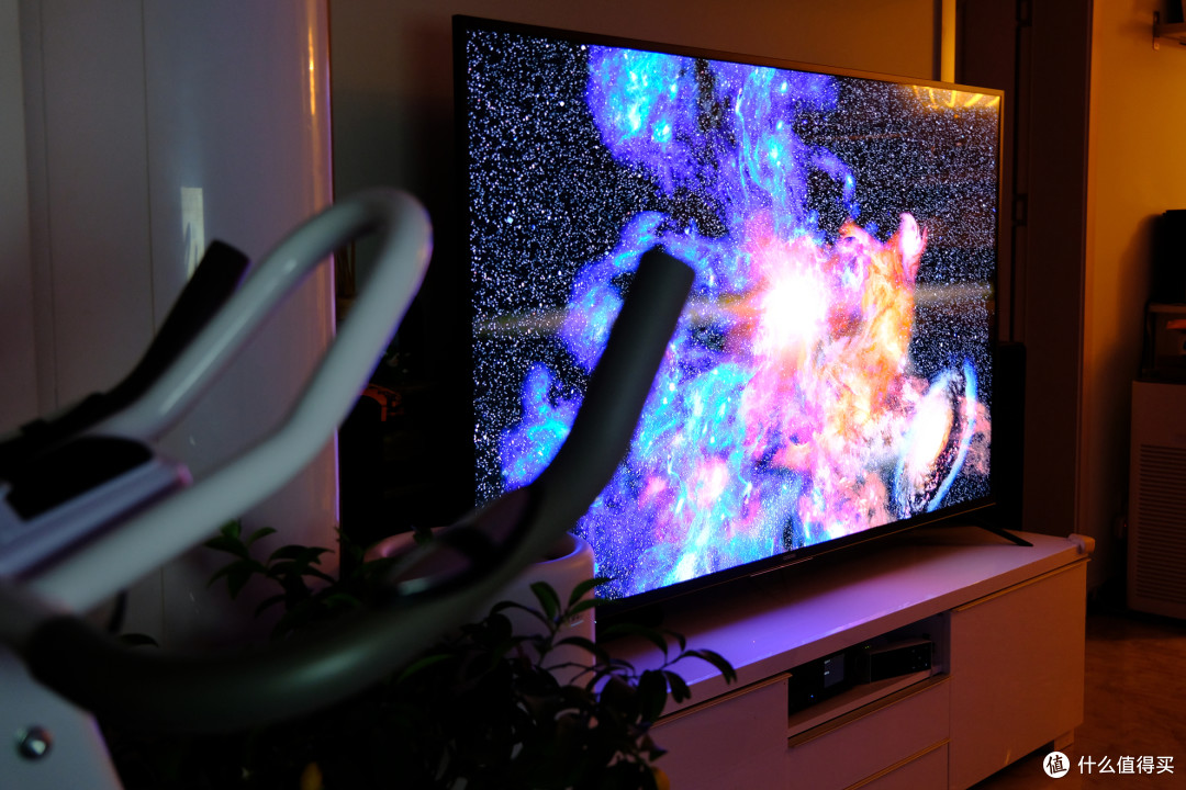 小客厅放75英寸的电视是什么体验