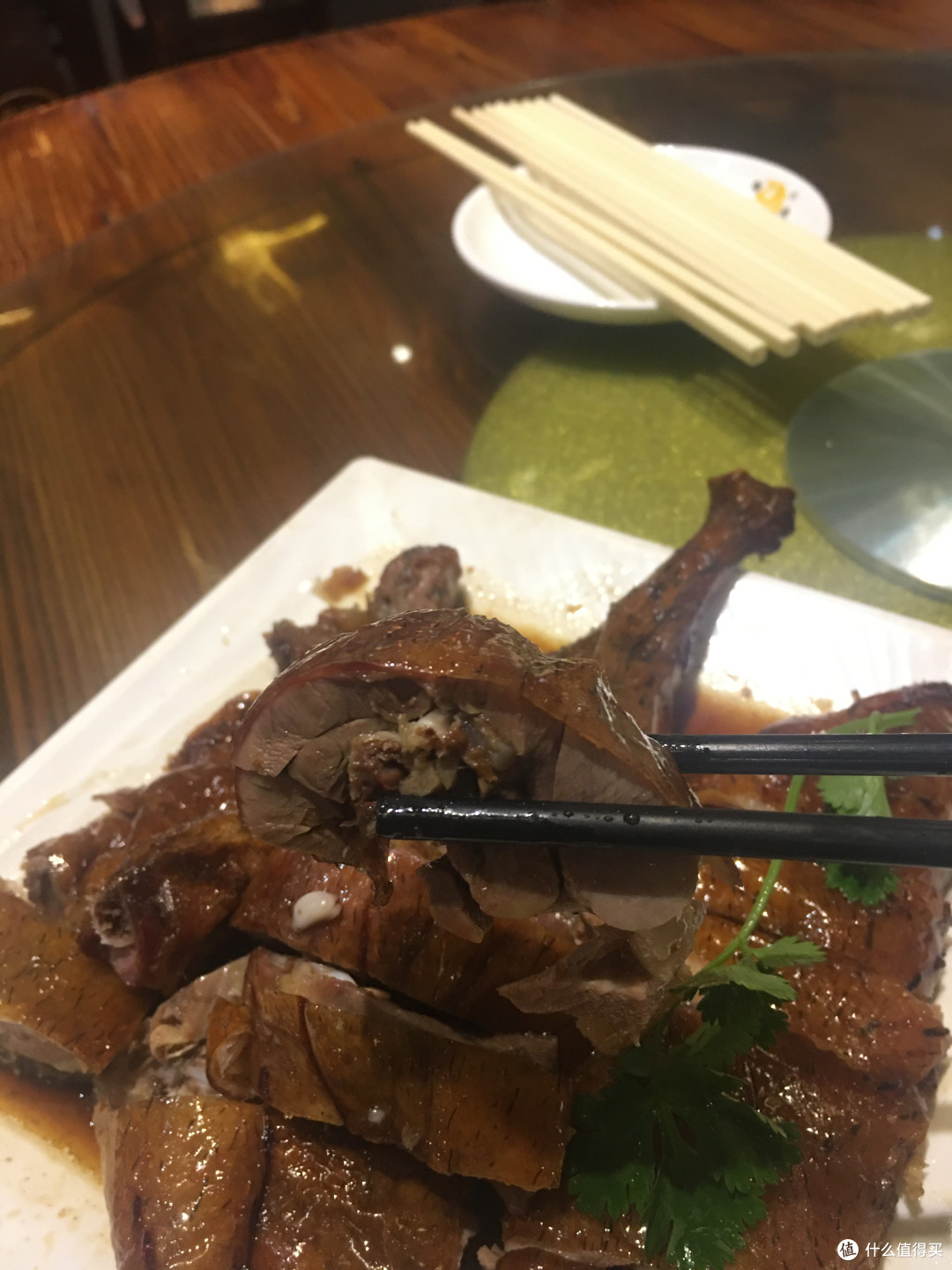 烧鹅皮脆肉嫩,带着淡淡的陈皮清香,整个肉很入味,也不柴不膻