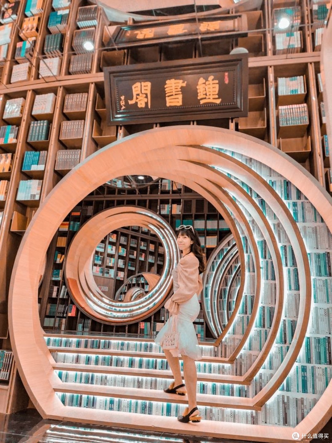 北京钟书阁|黑金ins风老佛爷新店国际读书日开业