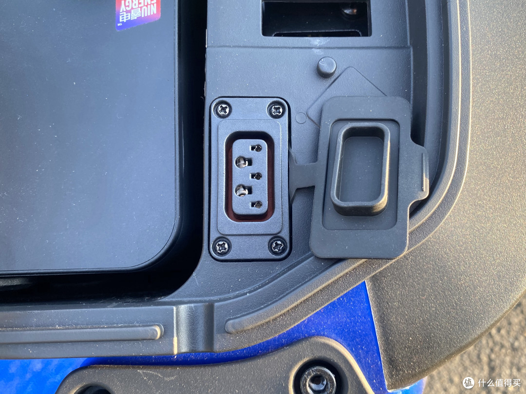 你们要的新国标高颜值电动车今天ta来了小牛mqi2智能新国标旗舰深度