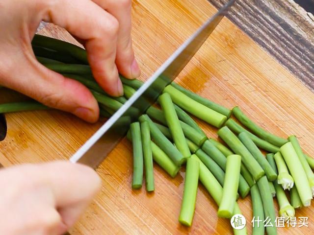 椒麻鸡丝，简单家常做法，鸡胸肉就可以做的鲜嫩好吃椒麻下饭