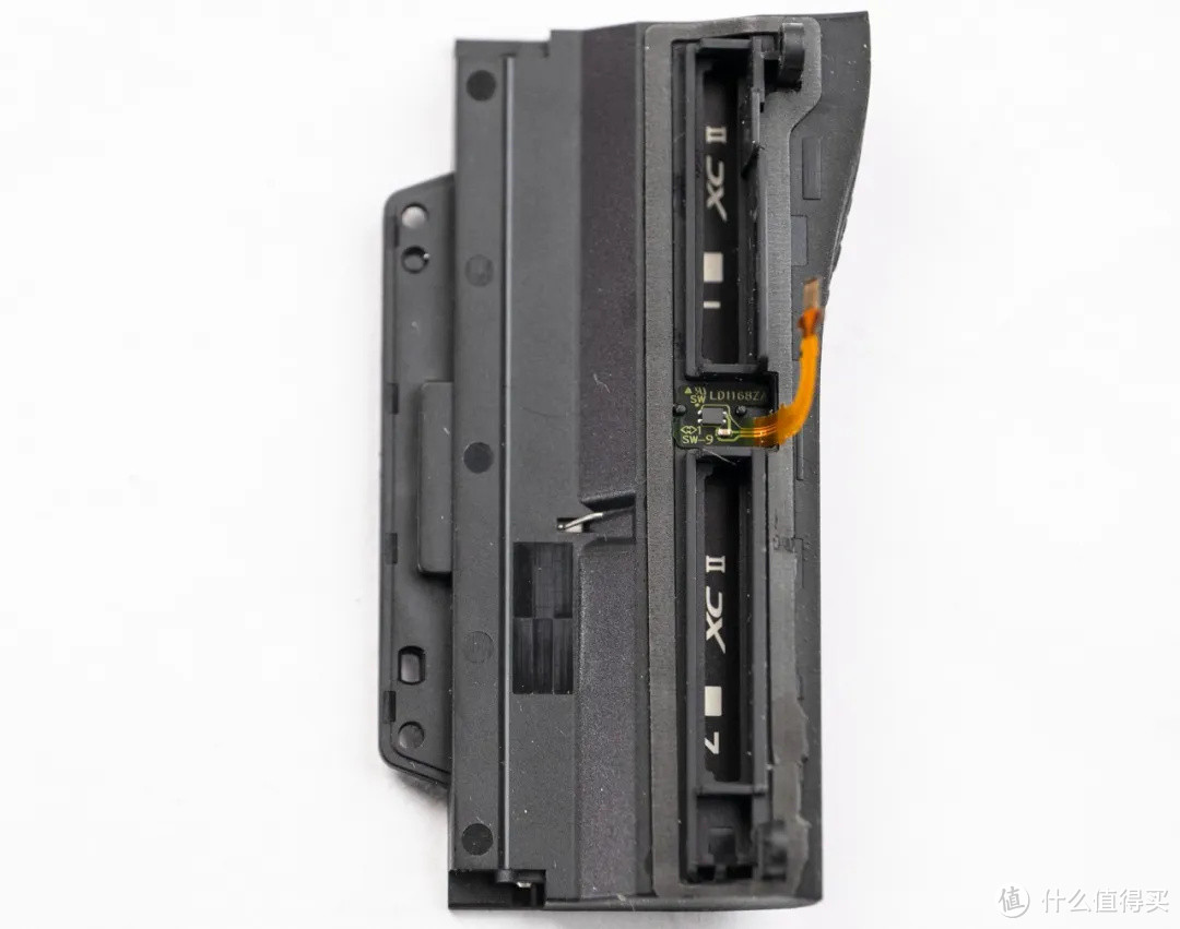 SD双卡槽的开关部件也有电路与主板进行连接