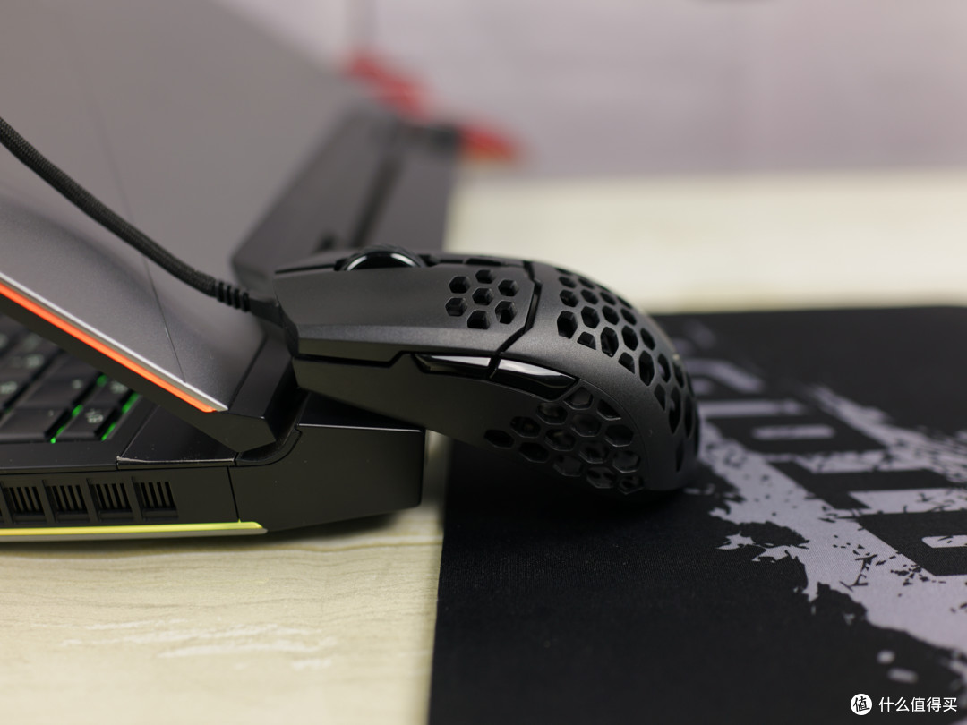 超轻游戏鼠标体验--酷冷至尊 (CoolerMaster )MM710 天狼星洞洞鼠标