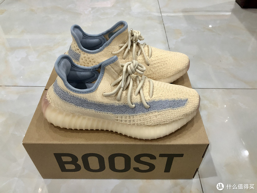 今夏颜值赛高的YEEZY 350 V2 LINEN站内首晒