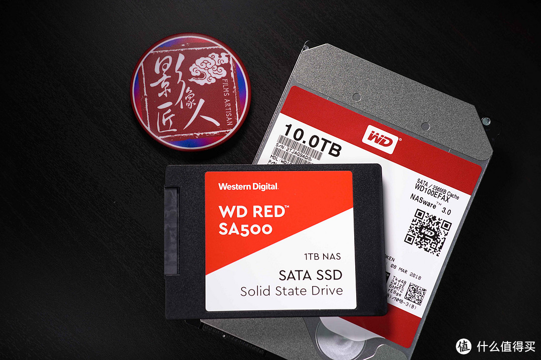 2.5寸槽位是为了给SSD缓存准备，用了两块新品WD RED SA500