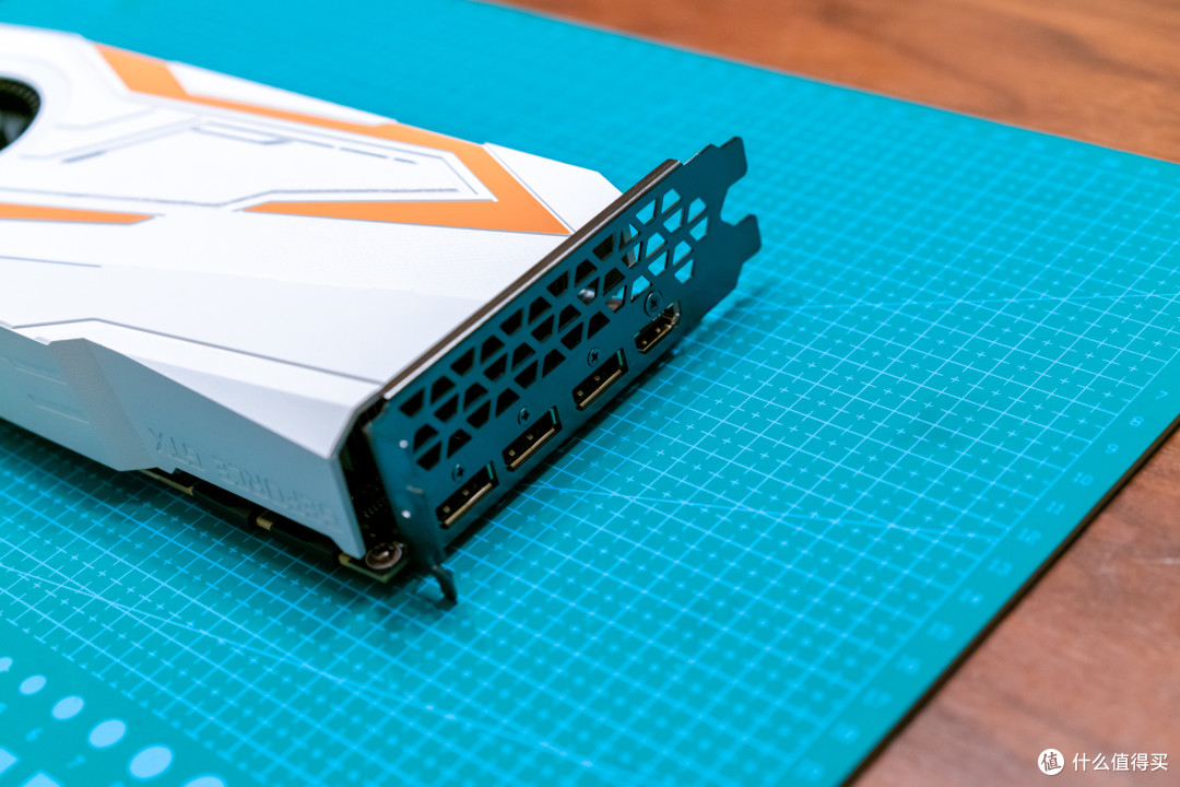 黄伟达复古流:晒两张技嘉和华硕的GTX1080Ti 11GB,光追之序章