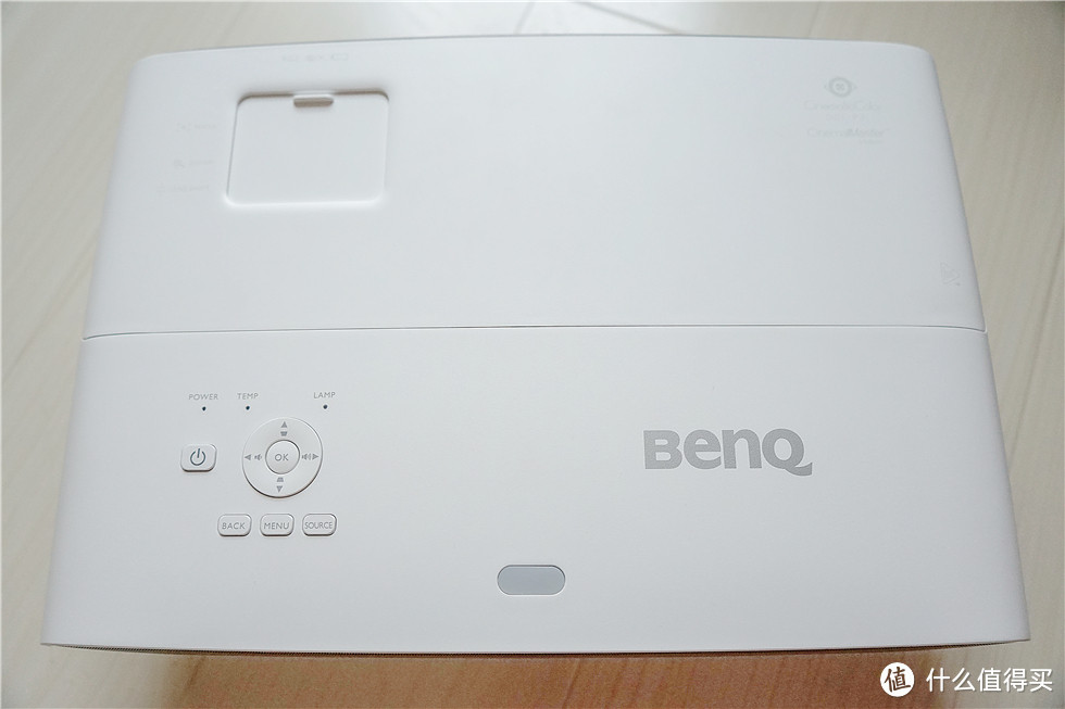 疫情期院线关闭，我用BenQ W2700投影仪建了个100寸小影院宅家看电影 