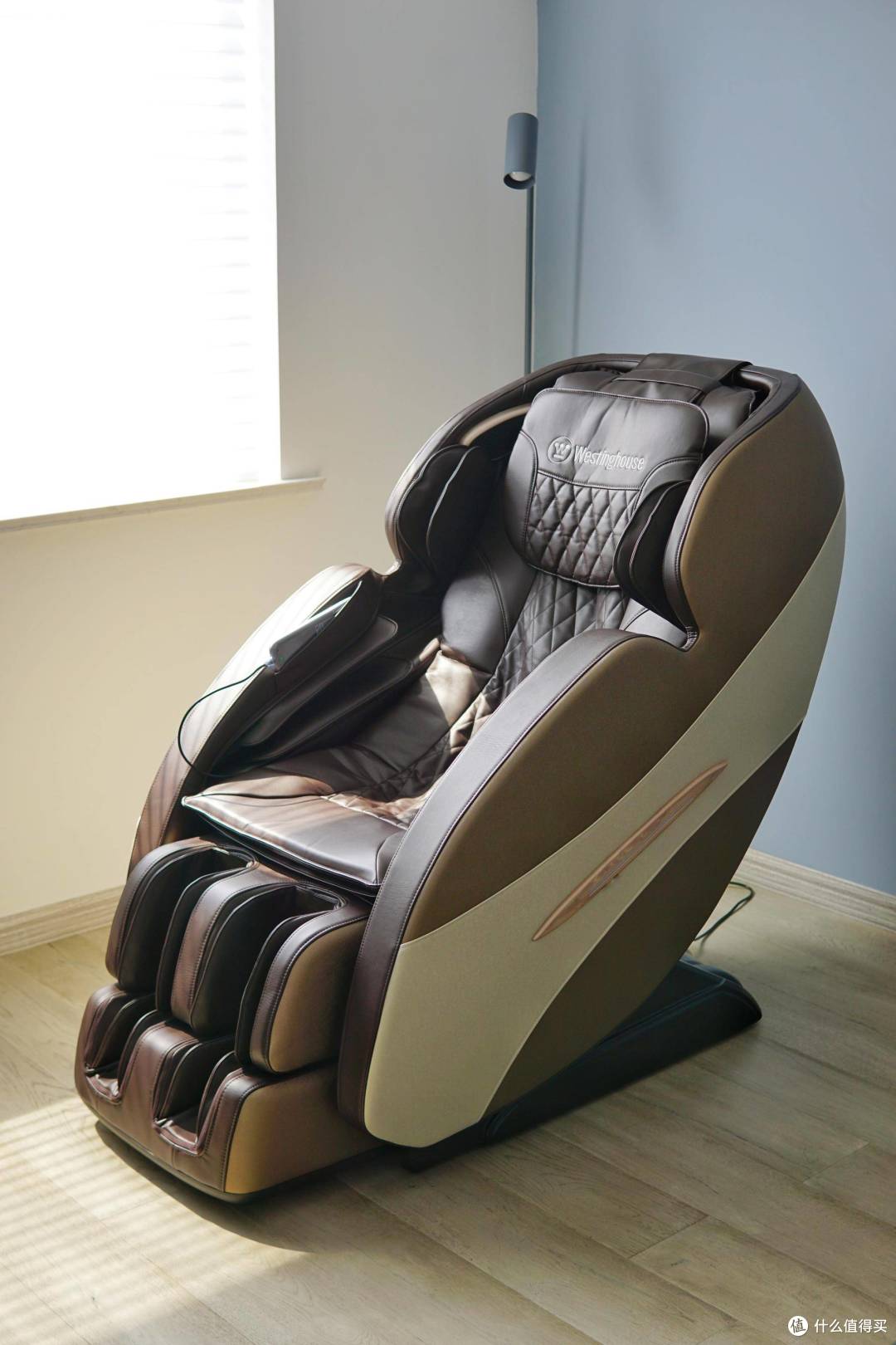 在万元左右,综合了网上评价,品牌等因素,最终选择了美国西屋按摩椅x7
