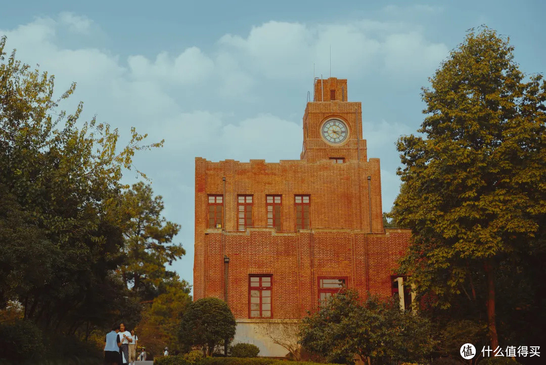 大学生要开学啦！国内这么美的大学校园，每个都想逛到腿软