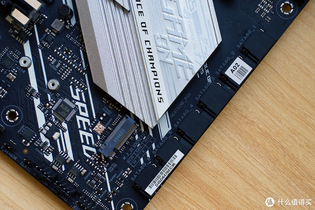 罕见rog白色主板十代酷睿新座驾rogstrixz490agaming主板开箱